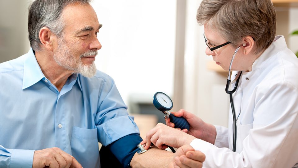 Examen para chequear Hipertensión Arterial o presión de la sangre