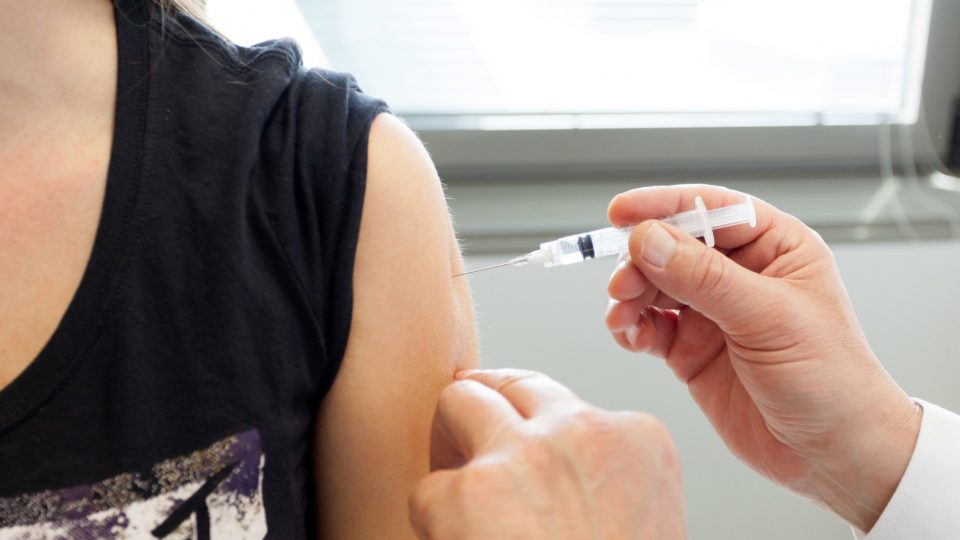 6 vacunas que deben aplicarse las personas que viven con Diabetes